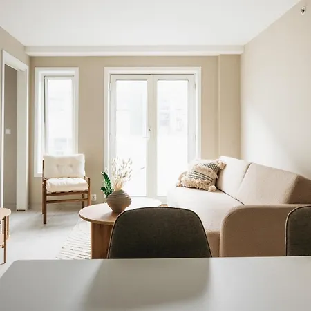 Urban - Stylish Scandinavian Gem With French Balcony 卑爾根