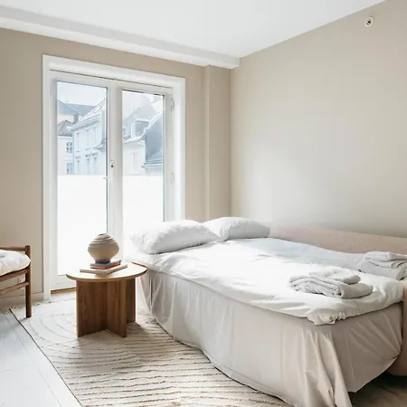 Urban - Stylish Scandinavian Gem With French Balcony 卑爾根