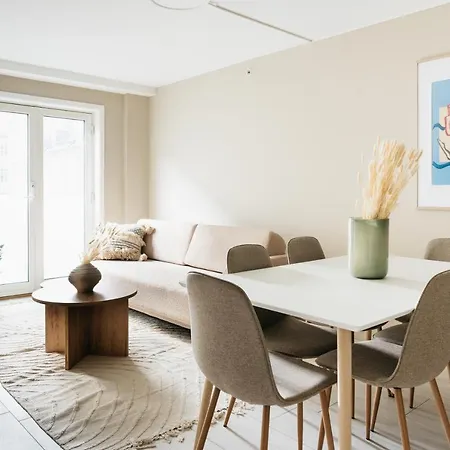 Apartamento Urban - Stylish Scandinavian Gem With French Balcony