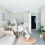 Urban - Stylish Scandinavian Gem With French Balcony Appartamento Bergen
