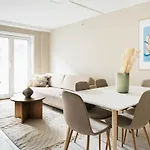 Appartamento Urban - Stylish Scandinavian Gem With French Balcony